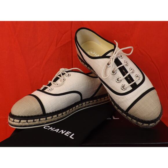 NIB CHANEL G31345 BEIGE CANVAS LACE UP PEARLS CC ESPADRILLE FLAT OXFORDS 39.5 - Picture 1 of 12